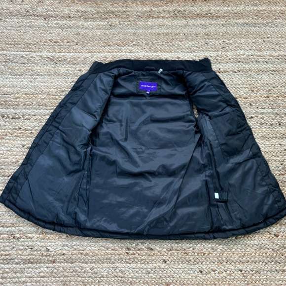 Madden Girl Black Puffer Vest size Medium like new - Picture 3 of 4